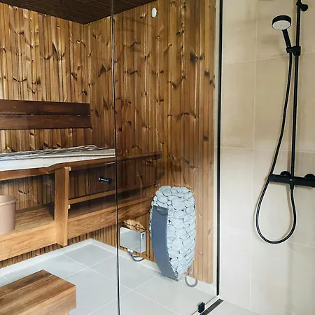 Apartament And Spacious For 7 With Sauna